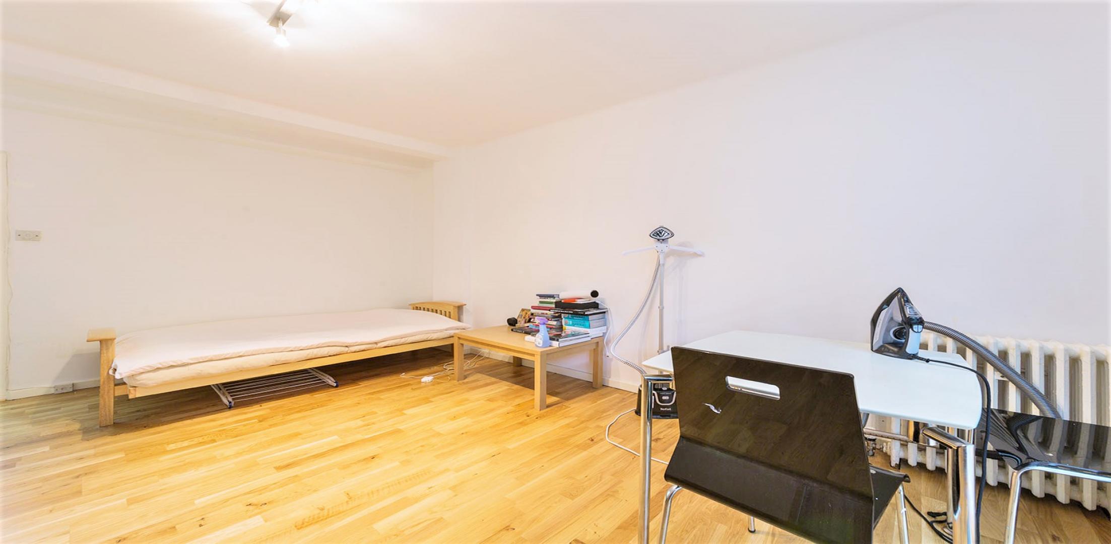 Modern Apartment Kempe Road, Queens Park